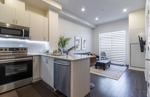 Halton Regional Municipality Condo | Premium 1 Bed w/Rental Car, WiFi, Netflix and Prime Included