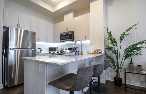 Halton Regional Municipality Condo | Premium 1 Bed w/Rental Car, WiFi, Netflix and Prime Included