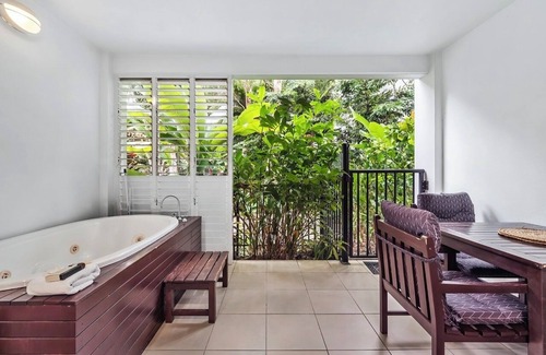 Palm Cove Apartment | Premium 1 Bedroom Beach Club Apartment 3416