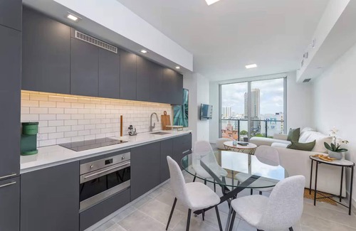 Downtown Miami Condo | Premium 1BR Apartment | Skyline Views | Gym + Pool | Professionally Managed