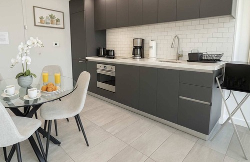 Downtown Miami Condo | Premium 1BR Apartment | Skyline Views | Gym + Pool | Professionally Managed