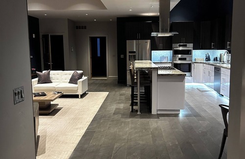 Burley Apartment | Premium 2-bedroom deluxe luxury suite above a private speakeasy