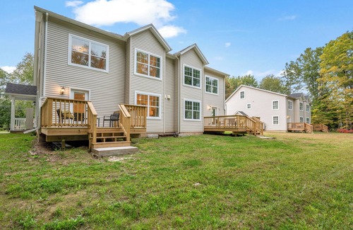Bloomfield House | Premium 3-Story Townhome | Perfect for Large Groups