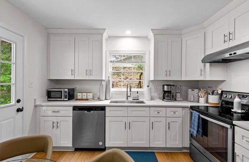 Charlotte House | Premium 3B Remodeled Home w Hot tub