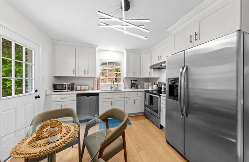 Charlotte House | Premium 3B Remodeled Home w Hot tub
