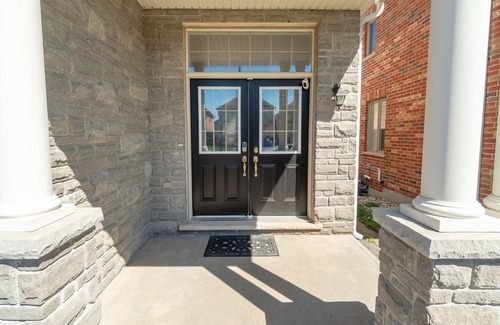 Waterloo House | Premium 4 Bed, Parking & Steaming Services, Mins From UOW
