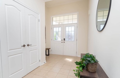 Waterloo House | Premium 4 Bed, Parking & Steaming Services, Mins From UOW