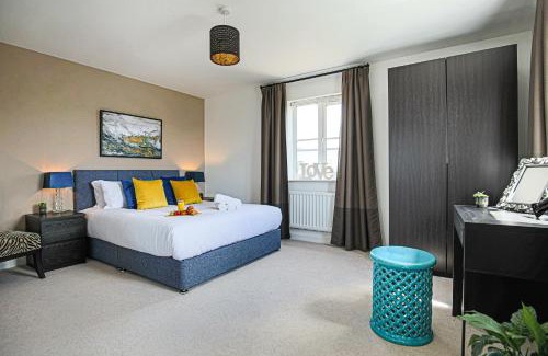 Bicester House | Premium 4 large double bed townhouse in Bicester, next to Bicester Village