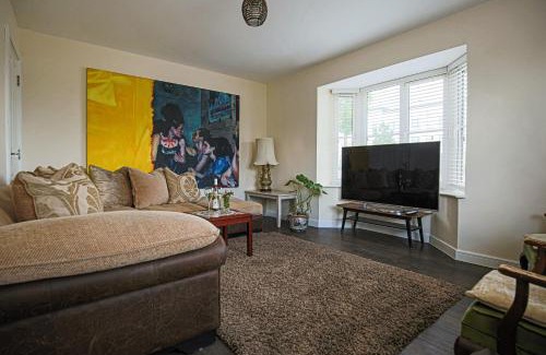Bicester House | Premium 4 large double bed townhouse in Bicester, next to Bicester Village