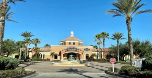 Regal Palms House | Premium 4BR-Near Disney,Free WiFi,2 Car Parking,Lazy River