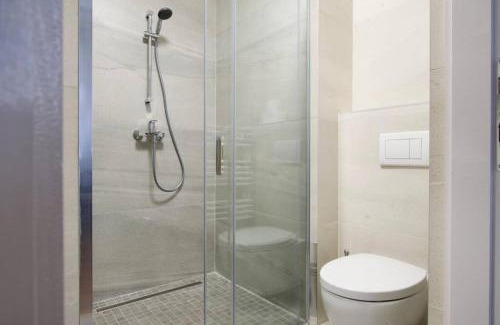Inner City Budapest Apartment | Premium Apartment by Hi5-Vaci str. 3 bedroom (219)