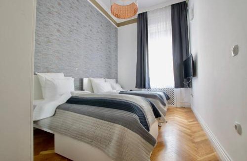 Inner City Budapest Apartment | Premium Apartment by Hi5-Vaci str. 3 bedroom (218)