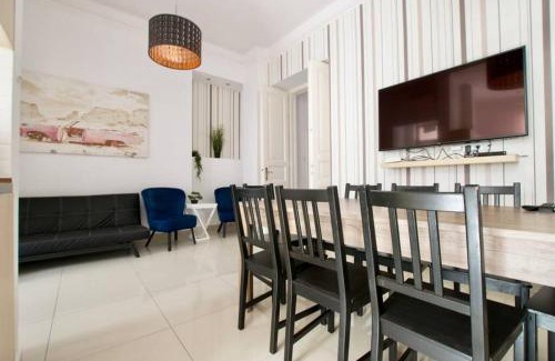 Inner City Budapest Apartment | Premium Apartment by Hi5-Vaci str. 3 bedroom (218)
