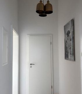 Huckingen Apartment | Premium-Apartment im Duisburger Süden, nähe Düsseldorf Flughafen & Messe, Komplett ausgestattetes Apartment mit modernen Altbau-Flair