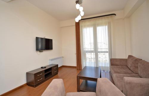 Kentron Apartment | Premium apartment on Byuzand 17 with big balcony