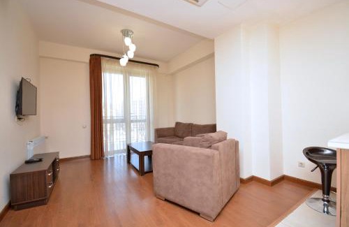 Kentron Apartment | Premium apartment on Byuzand 17 with big balcony
