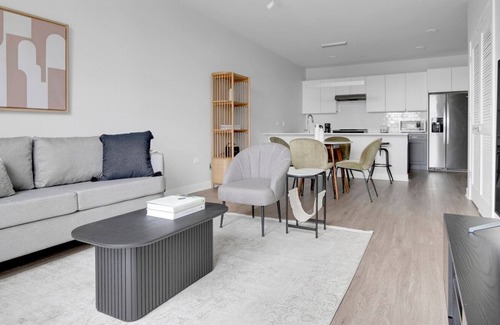Arlington Heights Apartment | Premium Arlington Heights 1BR w/ Gym & W/D, near Metra, by Blueground