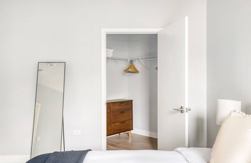Arlington Heights Apartment | Premium Arlington Heights 1BR w/ Gym & W/D, near I-90, by Blueground