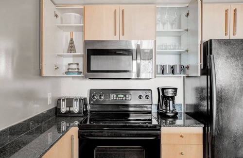 Woodmont Triangle Apartment | Premium Bethesda 1BR w/Concierge, Gym, W/D, walk to Metro, by Blueground