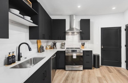 West End Apartment | Premium Condo by Vanderbilt HUGE Wrap Around Patio