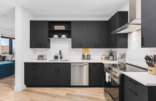 West End Apartment | Premium Condo by Vanderbilt HUGE Wrap Around Patio