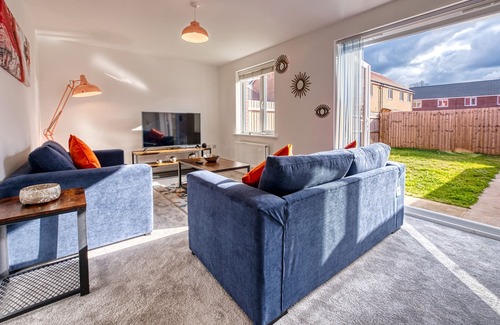 Seisdon House | Premium Contractor Accom: Modern 4 Bedrm House, Tyseley B11. Parking, Sleeps 10