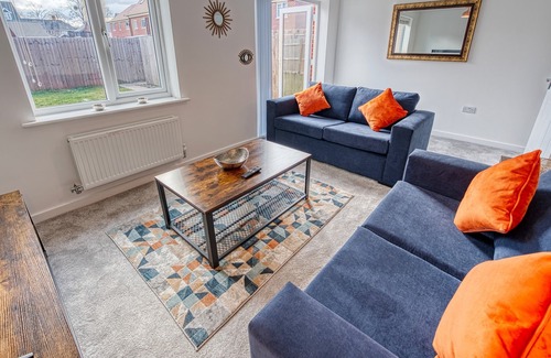 Seisdon House | Premium Contractor Accom: Modern 4 Bedrm House, Tyseley B11. Parking, Sleeps 10