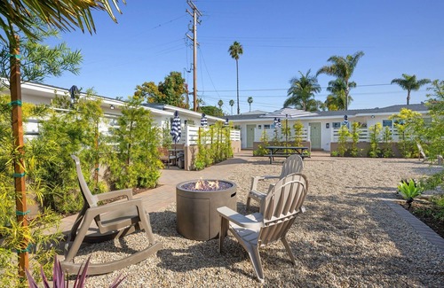 South Oceanside House | Premium Deluxe King Studio + Patio - South Oceanside Bunalow 10