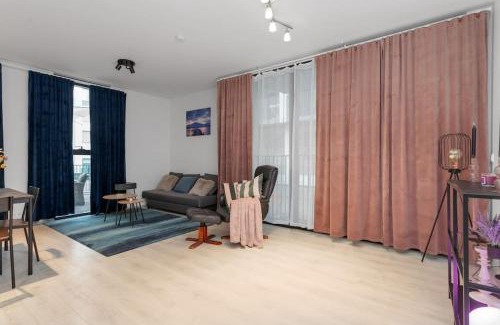 Teigar Apartment | Premium Downtown Queen Apartment KARTULI