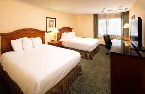 Wenatchee Resort | Premium Experience! Spacious Unit with Balcony, Outdoor Pool, Free Parking