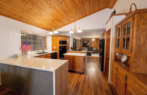 Upper Moonridge House | PREMIUM FOREST & SLOPE VIEWS! Remodeled, JACUZZI, WET BAR, PACMAN, EV CHARGER!