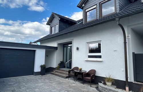 Schaafheim Apartment | Premium Furnished 120 m² Villa Apt - Quiet, Well-Connected Location
