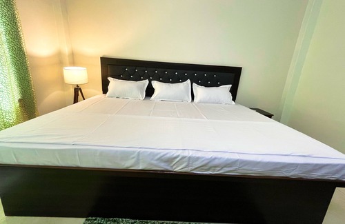 Allahabad Apartment | Premium Homestay Near Triveni Sangam for Upto 12 People, at Affordable Price!
