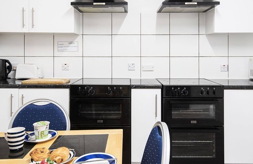 Taunton House | Premium King/Twin Ensuite