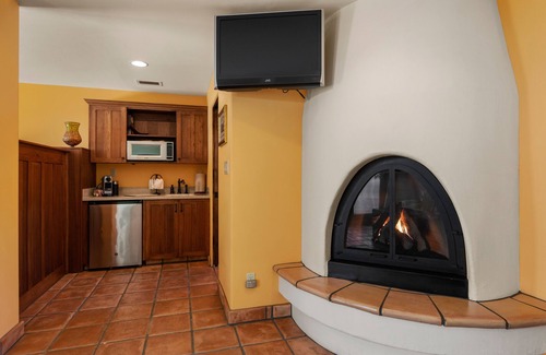 Nice House | Premium Lakeside Casita On Gorgeous Ceago Vinegarden Winery Property