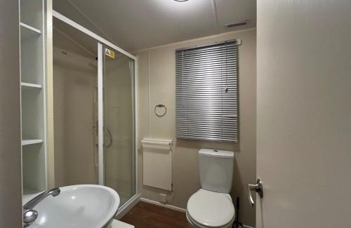 Mablethorpe Ski Chalet | Premium location - Sleeps 6 - Caravan on The Lakes