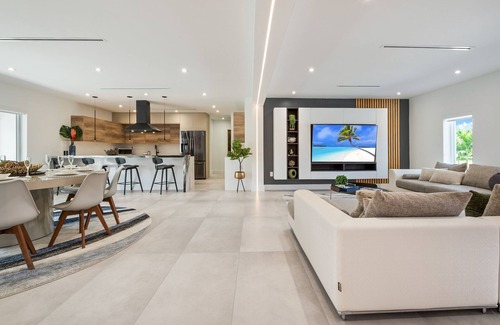 West Perrine House | Premium Miami Villa: Resort Pool, Golf & BB Court