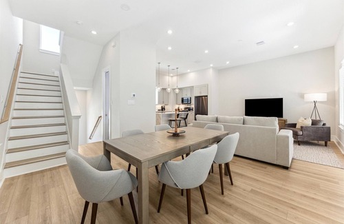 Spring Branch Central House | Premium New Construction 3-bedroom - 15 Min to Downtown