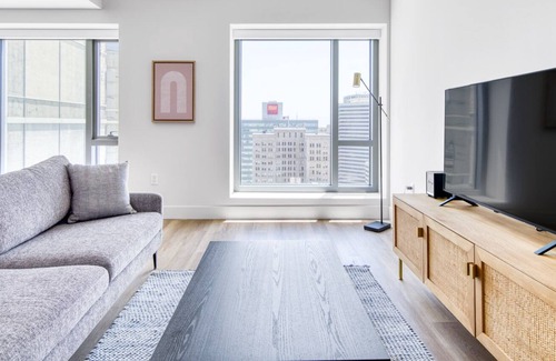 Downtown Oakland Apartment | Premium Oakland 1BR w/ AC, W/D, Sky Deck, next to BART, by Blueground