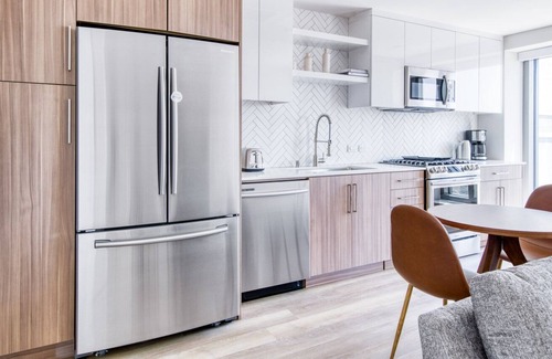 Downtown Oakland Apartment | Premium Oakland 1BR w/ AC, W/D, Sky Deck, next to BART, by Blueground