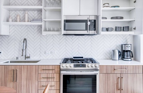 Downtown Oakland Apartment | Premium Oakland 1BR w/ AC, W/D, Sky Deck, next to BART, by Blueground