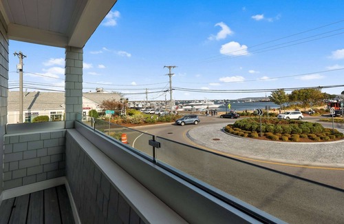 Plymouth Cultural District Apartment | Premium Ocean View Corner Condo (860S.F.)
