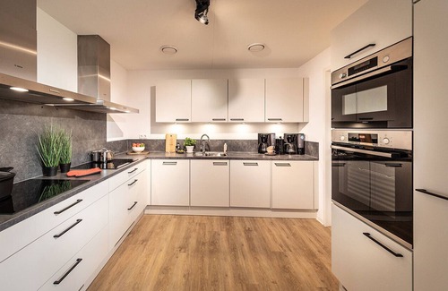 Thorn Villa | Premium Outdoor 16p - Eight Bedroom Villa, Sleeps 16