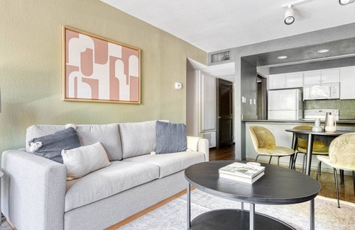 Pasadena Apartment | Premium Pasadena 2BR w/Gym & Pool, nr Colorado Ave, by Blueground