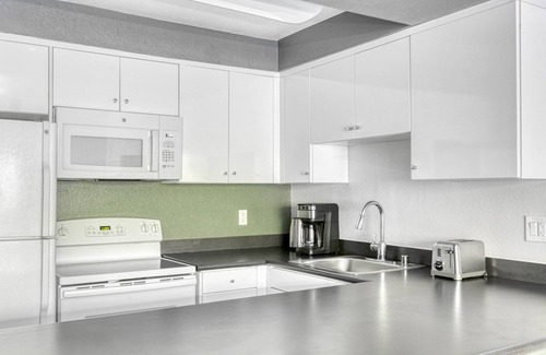 Pasadena Apartment | Premium Pasadena 2BR w/Gym & Pool, nr Colorado Ave, by Blueground