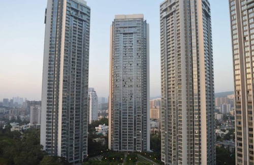 Malad East House | Premium Pool View in Esquire - Oberoi Garden City