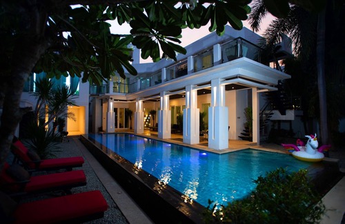 South Pattaya Villa | PREMIUM Pool Villa Pattaya 5 bedroom, 4 bathroom, BBQ, Jacuzzi, BBQ Grill