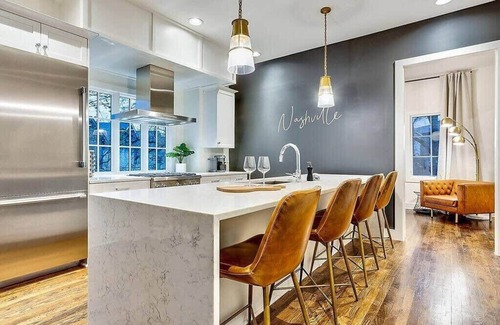 Hillsboro West End House | Premium Property 13 Beds Karaoke Pool Table