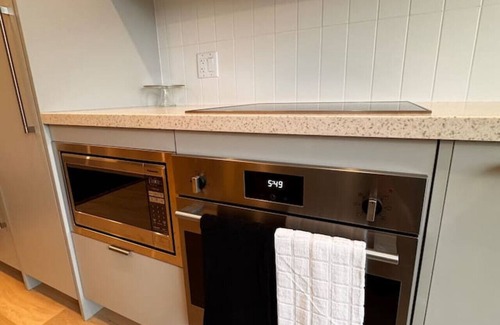 Rossland Apartment | Premium RED Mountain Lodging