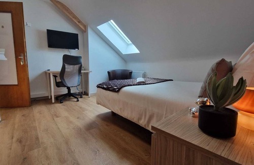 Hettange-Grande Villa | Premium room 8 Himba